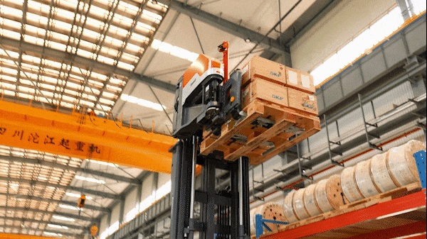 Customer Cases|Zowell VNA Man Down 3-Way Forklift Trucks, Helping Motor Manufacturing Logistics Move to New Heights