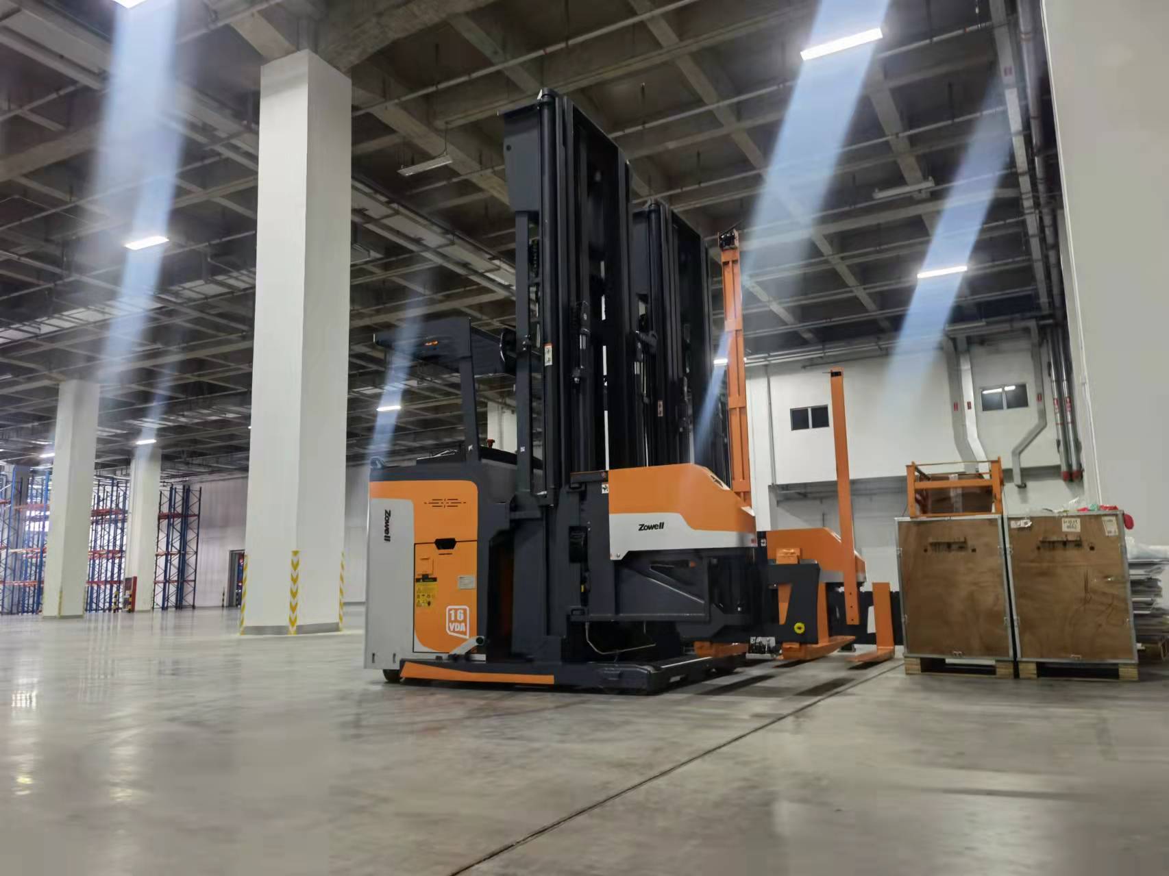 What determines Aisle Width of Zowell VNA Forklifts