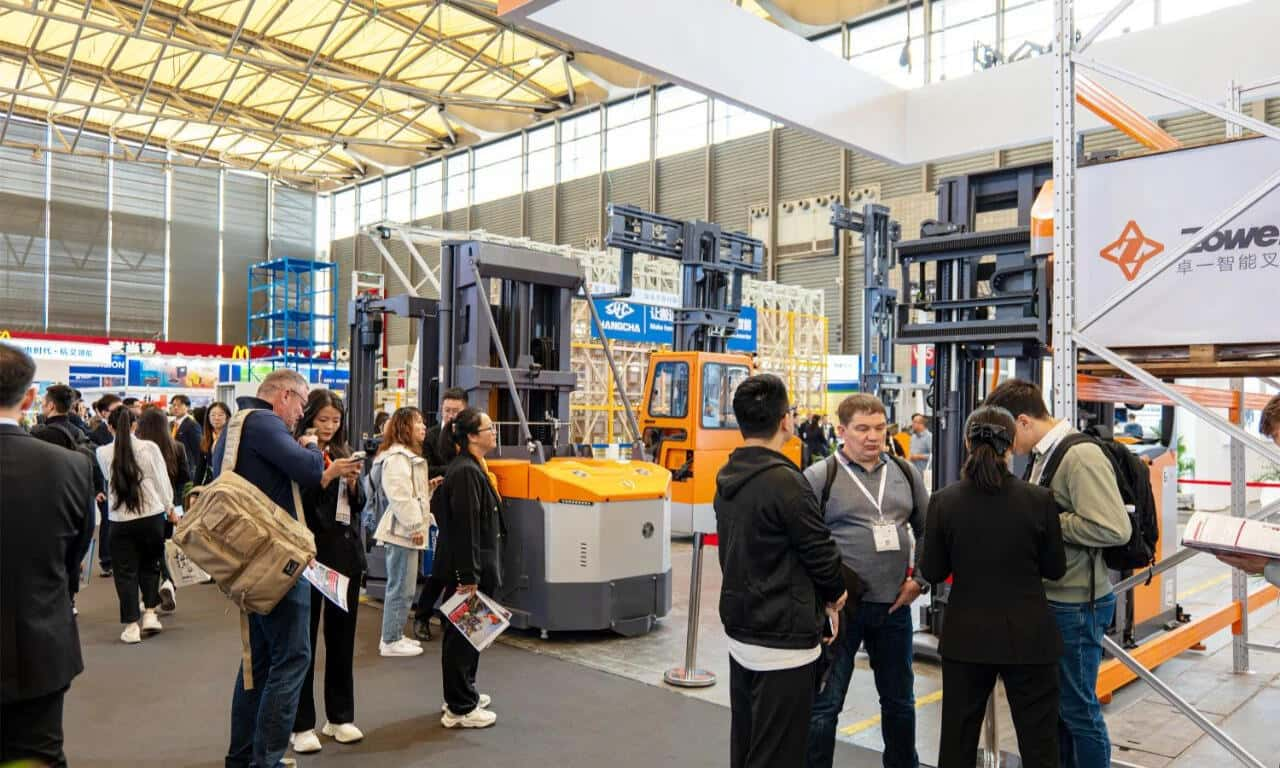 Exhibition Direct | First Day Excitement, Zowell Intelligent Forklifts Shine at CeMAT ASIA 2024!