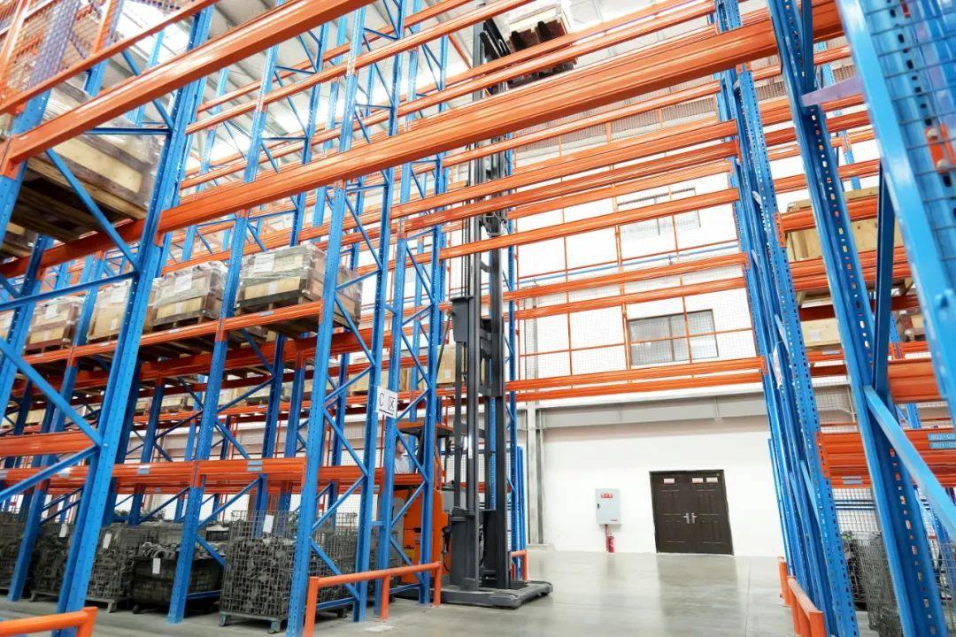 Zowell Narrow Aisle Forklift Trucks Help Auto Parts Industry to Achieve Comprehensive Optimisation of Warehousing and Logistics